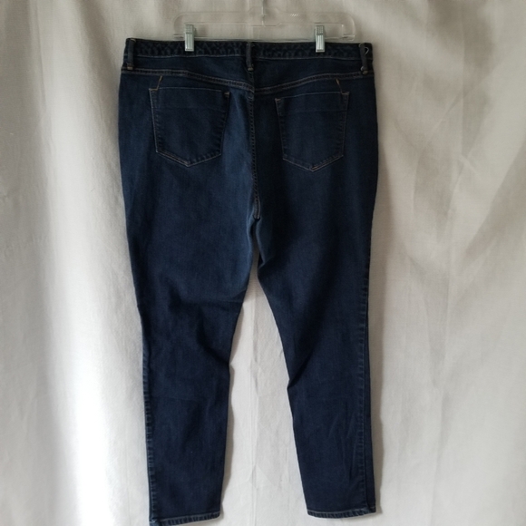 Mid-Rise Curvy Skinny Jeans - Picture 3 of 3